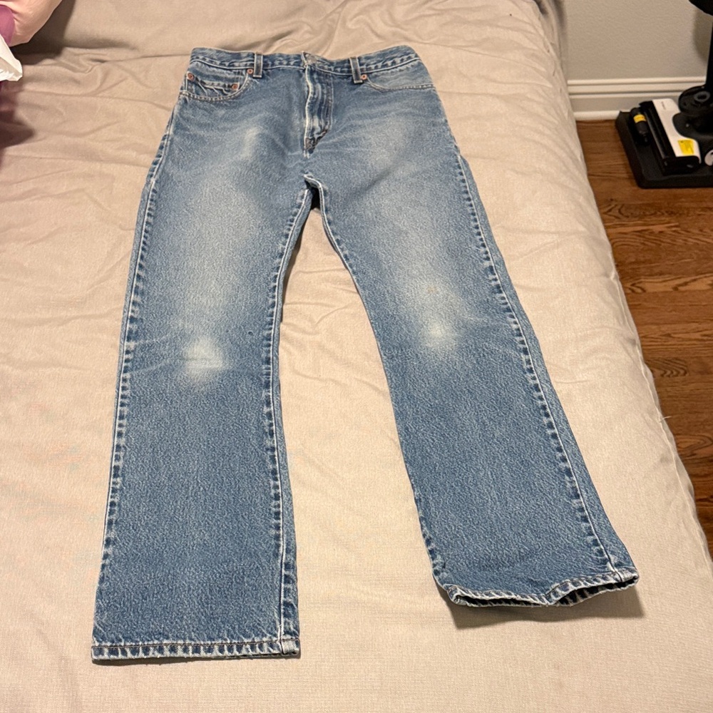 Women’s Levi’s jeans
